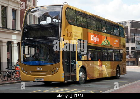 Reading, UK - betriebenen Reading Buses 17. Juni 2017:A "The Lion" Bus Nr. 214 Stockfoto