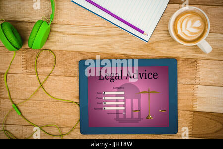 Grafische Oberfläche des Rechtsanwalts Kontaktformular gegen Blick auf einen Schreibtisch Stockfoto