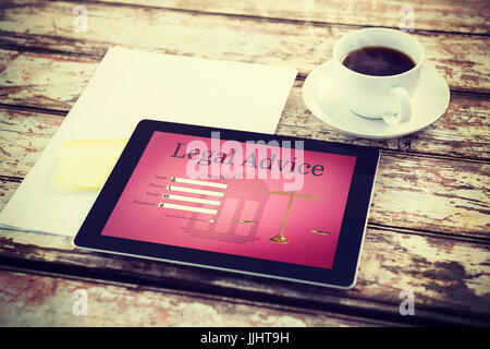 Grafische Oberfläche des Rechtsanwalts Kontaktformular gegen Aufwand der Tablette auf Schreibtisch Stockfoto