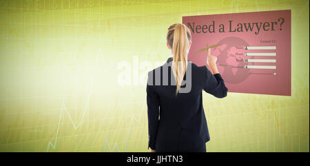 Business-Frau zeigt irgendwo gegen Aktien Stockfoto