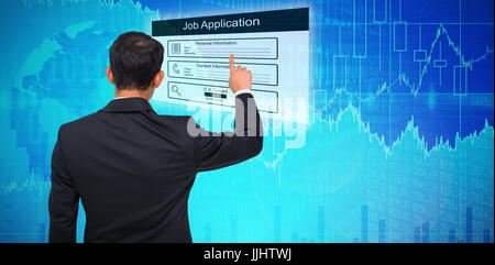 Asiatische Geschäftsmann zeigte gegen Aktien Stockfoto