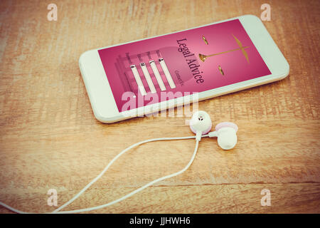 Grafische Oberfläche des Rechtsanwalts Kontaktformular gegen weiße Smartphone mit weißen Kopfhörer Stockfoto