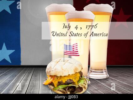 Poster von Independence Day mit Burger und Bier Stockfoto