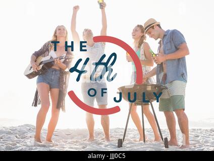 Fourth Of July Grafik gegen Millennials bei Beachparty Stockfoto