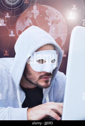 Hacker mit einer Maske mit einem Laptop vor digitalen 3D-Hintergrund Stockfoto