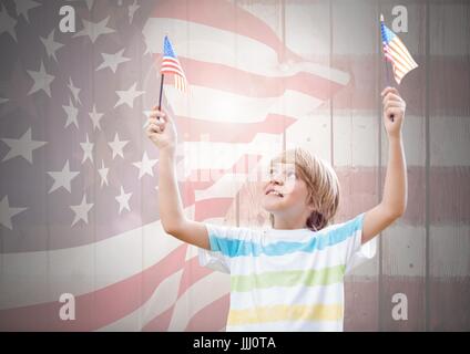 Fröhlicher Junge hält 3d amerikanischen Flagge auf einem hölzernen Hintergrund