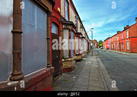 Heruntergekommene Reihenhäuser in Wavertree Liverpool zum Verkauf für 1 £ von Liverpool City Council angeboten wird, die jetzt Gegenstand einer Channel 4 TV-Show. Stockfoto