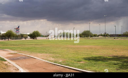 Phoenix, USA, 19. Juli 2017, Gewitterwolken Phoenix Arizona - Monsun-Saison 2017 überrollen. Bildnachweis: Michelle Jones - Arizona/Alamy Live-Nachrichten. Stockfoto