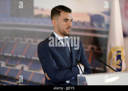 Madrid, Spanien. 20. Juli 2017. Fußball-Spieler Dani Ceballos bei seinem offiziellen Enthüllung als Real Madrid Spieler bei SantiagoBernabeu in Madrid, auf Kredit-Donnerstag, 20. Juli 2017: Gtres Información Más lokalen auf line,S.L./Alamy Live News Stockfoto