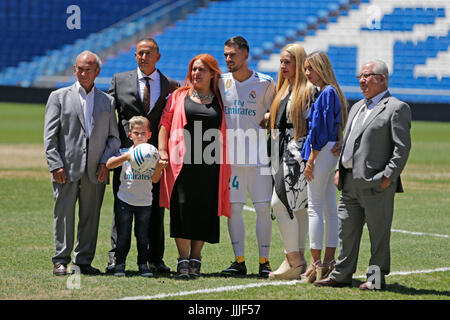 Madrid, Spanien. 20. Juli 2017. Fußball-Spieler Dani Ceballos bei seinem offiziellen Enthüllung als Real Madrid Spieler bei SantiagoBernabeu in Madrid, auf Kredit-Donnerstag, 20. Juli 2017: Gtres Información Más lokalen auf line,S.L./Alamy Live News Stockfoto