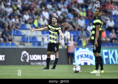 Roberto Lopes (Shamrock), links, nach dem verlorenen Spiel der 2. Qualifikationsrunde der Europäischen Liga, 2. Etappe Mlada Boleslav Vs Shamrock Rovers in Mlada Boleslav, Tschechien, 20. Juli 2017. (CTK Foto/Radek Petrasek) Stockfoto