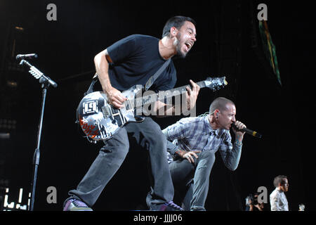 Mike Shinoda und Chester Bennington von Linkin Park führt live auf das Projekt Revolution Tour in The Sound Beratung Amptheater in West Palm, Florida, 10. August 2007. Bildnachweis: mpi04/MediaPunch Stockfoto