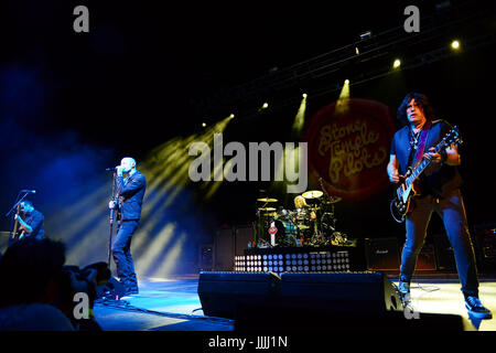 SUNRISE, FL - 17 SEPTEMBER: Robert DeLeo, Chester Bennington, Eric Kretz und Dean DeLeo der Stone Temple Pilots führt auf BB & T Center am 17. September 2013 in Sunrise, Florida. © MPI10/MediaPunch Inc Stockfoto