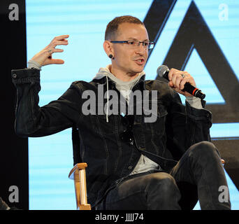 HOLLYWOOD, CA - 4 März: Chester Bennington von Linkin Park im Rahmen einer Pressekonferenz Live Nation in Milch Studio in Hollywood, Kalifornien, der "Fleischfresser Tour" bekannt zu geben. Die Tour beginnt am 8. August in West Palm Beach und verfügen über Linkin Park, 30 Seconds to Mars und AFI. Micelotta/Pg/MediaPunch Stockfoto