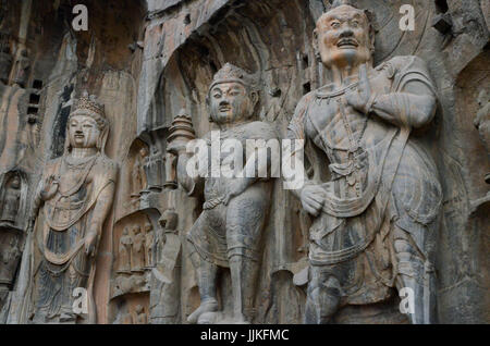 Luoyang, Provinz Henan, China - 21 April 2011: Buddha-Statuen auf der Klippe, Fengxiansi, Longmen Grotten. Stockfoto