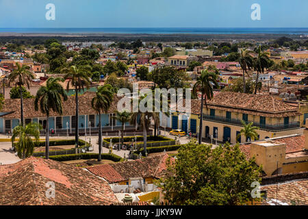 Die PLAZA MAYOR ist umgeben von historischen Gebäuden im Herzen der Stadt - TRINIDAD, Kuba Stockfoto