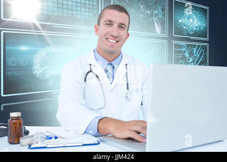 Zusammengesetztes 3D-Bild des Porträts von lächelnden Geschäftsmann mit laptop Stockfoto