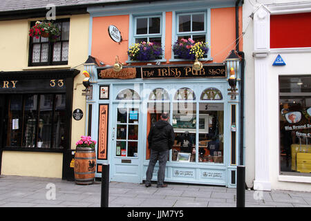 Schaufensterbummel in Killarney Stockfoto