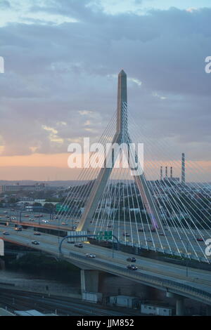 Ein Blick auf die Zakim Brücke in Boston, Massachusetts Stockfoto