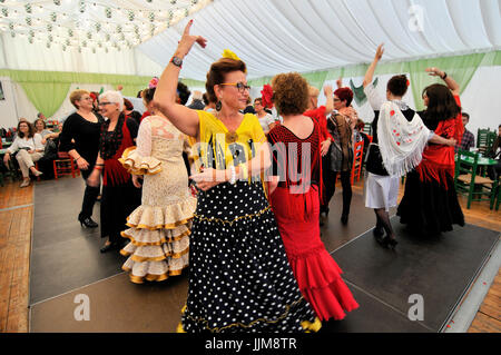 Frauen tanzen Flamenco, April Fair, Barcelona. Katalonien, Spanien Stockfoto