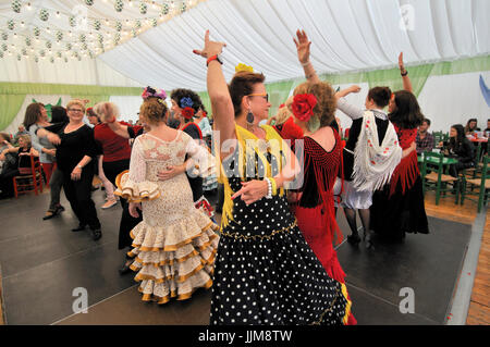 Frauen tanzen Flamenco, April Fair, Barcelona. Katalonien, Spanien Stockfoto