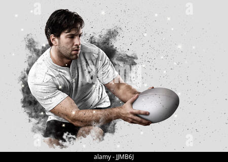 Rugby-Spieler mit eine weiße uniform, die aus einer Explosion von Rauch. Stockfoto