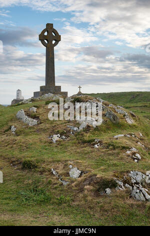 Keltisches Kreuz Konzept Religion Landschaft in Ynys Llanddwyn Island in Anglesey Wales Stockfoto