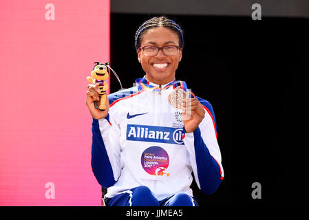 Kare Adenegan mit Bronzemedaille bei den Para Athletics World Championships im Londoner Olympiastadion 2017. T34 800 m Stockfoto