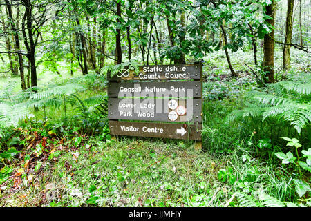 Ein Schild am unteren Lady Park Holz Consall Natur Park Churnet Valley Staffordshire England UK Stockfoto