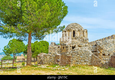 Die steinernen Ruinen der alten byzantinischen Kirche im Gebiet Alanya Burg Ic Kale, Türkei. Stockfoto