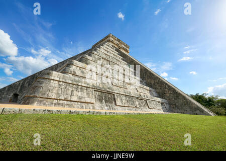 Großer Ballspielplatz und Tempel des bärtigen Mannes, Chichen Itza, Mexiko Stockfoto