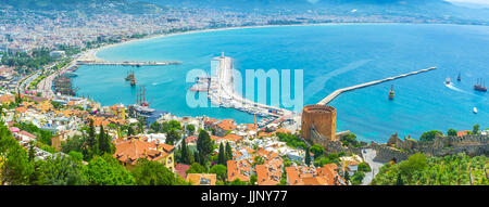 Die malerische Aussicht auf alten Alanya vom Hang des Burgberges, Türkei. Stockfoto