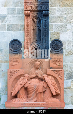 JERUSALEM, ISRAEL - 5. März 2015: Das armenische Kreuz Relief im Vestibül des St. James armenische Kathedrale vom Ende des 19. Jhdt. Stockfoto