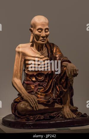 Statue des Shakyamuni auf verschneiten Bergen, Tay Phuong Pagode, Fine Arts Museum, Hanoi, Vietnam Stockfoto