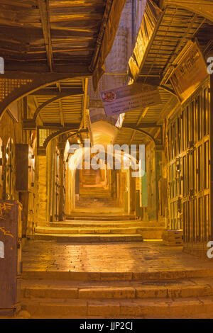 JERUSALEM, ISRAEL - 4. März 2015: Der Morgen Markt Straße der Altstadt. Stockfoto