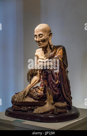 Statue des Shakyamuni auf verschneiten Bergen, Tay Phuong Pagode, Fine Arts Museum, Hanoi, Vietnam Stockfoto