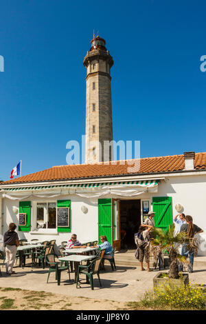 Café du Phare im Le Phare des Baleines (Leuchtturm der Wale), westlichen Spitze der Insel. Ile de Ré, Charente-Maritime, Frankreich Stockfoto