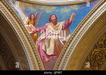 TURIN, Italien - 16. März 2017: Das Fresko des Heiligen Hieronymus Arzt der Kirche in der Kuppel der Kirche Chiesa di San Massimo Paolo Emilio Volgari (19. Cent. Stockfoto