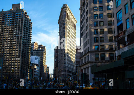 Flatiron Gebäude in New York City mit Sonne und Schatten Stockfoto