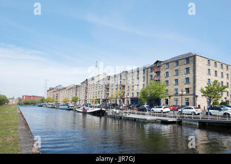 Speirs Wharf am Forth & Clyde Kanal im Zentrum von Glasgow.  Alte Gebäude umgebaut zu Wohnungen im wünschenswerten Bereich. Stockfoto