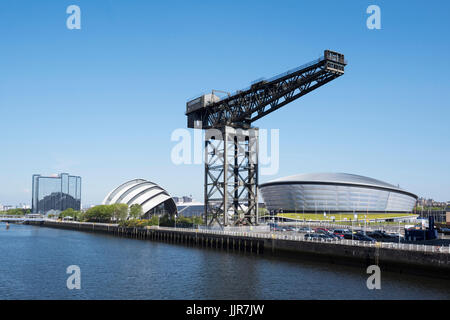 Sehenswürdigkeiten auf dem Fluss Clyde in Glasgow einschließlich Finnieston Carane, Hydro und dem Messegelände. Stockfoto