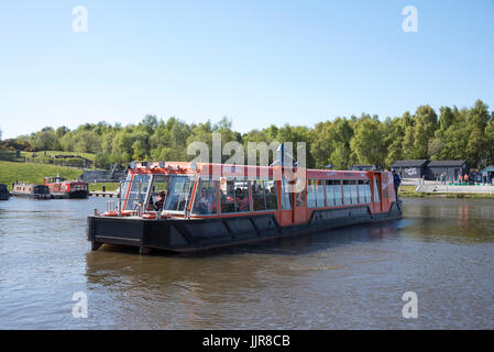 Bootsfahrt Besucher Attraktion auf die Forth & Clyde und die Union Kanäle an der Falkirk Wheel. Stockfoto