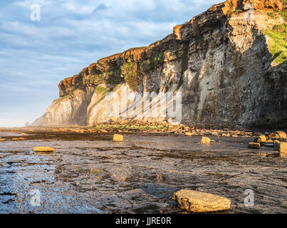 Ebbe im gegen Bay, in der Nähe von Whitby Stockfoto