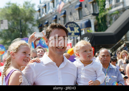 Justin Trudeau, Führer der Liberalen Partei Kanadas herein der Pride-Parade in Montreal mit seinen beiden Kindern Stockfoto