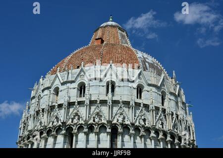 Die Pisa Baptisterium des Heiligen Johannes (Italienisch: Battistero di San Giovanni) ist eine römisch-katholische kirchliche Gebäude in Pisa, Italien Stockfoto