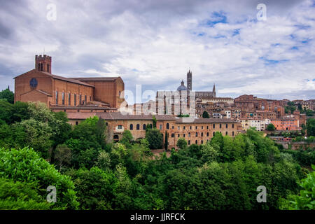 Panoramablick auf die alte Hill Top Stadt Siena, Toskana, Italien Stockfoto