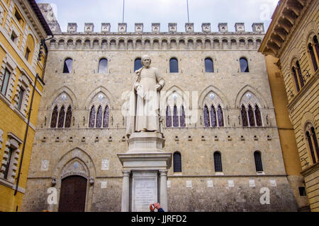 Piazza Salimbeni. Blick von Siena, Toskana, Italien Stockfoto