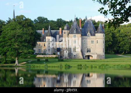 Cher (18), Frankreich, Oizon, Château De La Verrerie et Sohn Étang / / Frankreich, Cher, Oizon, Castla der Verrerie und seinem Teich Stockfoto