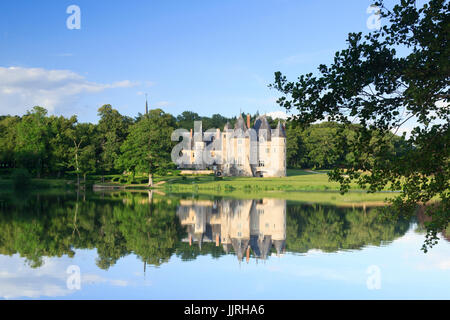 Cher (18), Frankreich, Oizon, Château De La Verrerie et Sohn Étang / / Frankreich, Cher, Oizon, Castla der Verrerie und seinem Teich Stockfoto