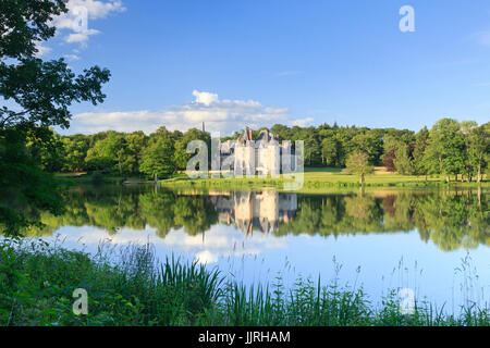 Cher (18), Frankreich, Oizon, Château De La Verrerie et Sohn Étang / / Frankreich, Cher, Oizon, Castla der Verrerie und seinem Teich Stockfoto